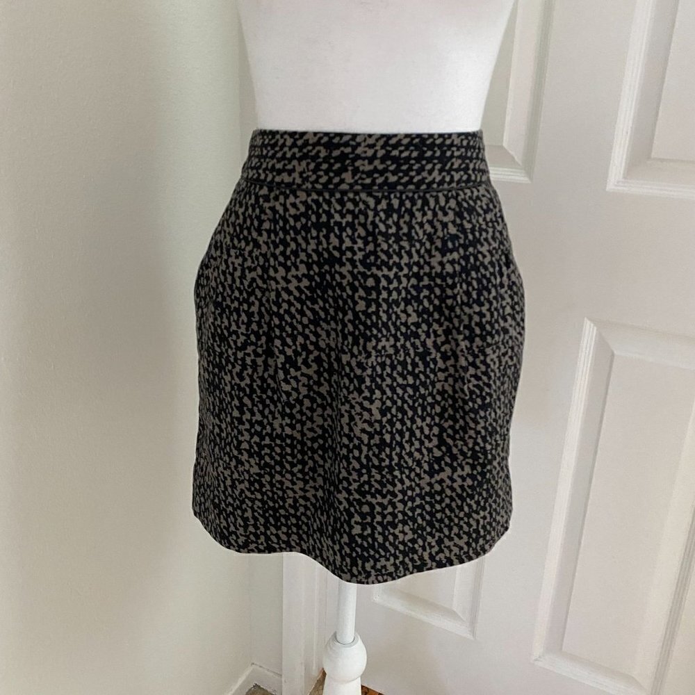 Gap Tan Black Patterned Mini Skirt Side Pockets Lined Size 0 Workwear. B3